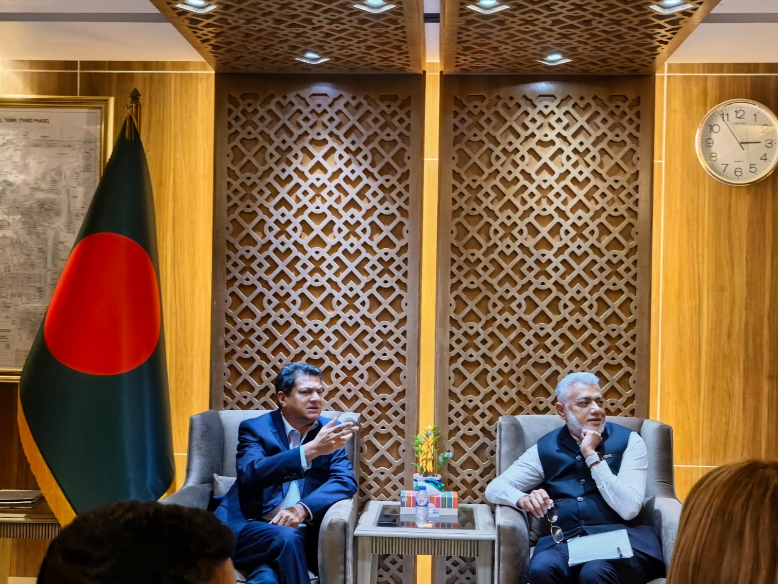 গৃহায়ণ ও গণপূর্ত মন্ত্রী ও সচিব মহোদয়ের সাথে রিহ্যাব বোর্ড অব ডিরেক্টর (২০২৬-২৮) এর নেতৃবৃন্দের সাথে সৌজন্য সাক্ষাৎ।
