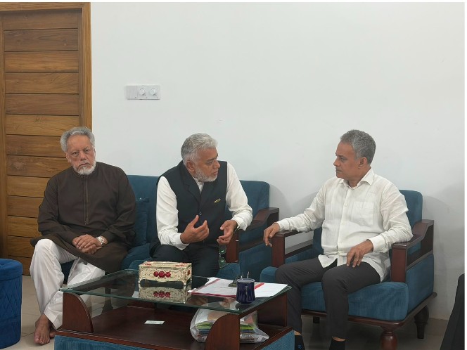 মাননীয় সড়ক পরিবহন ও সেতু, রেলপথ এবং নৌপরিবহন মন্ত্রী শেখ রবিউল আলম (রবি)-এর বাসভবনে সৌজন্য সাক্ষাৎ